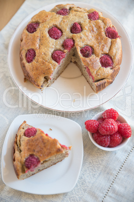 Bananenkuchen mit Himbeeren