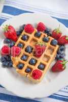 Belgische Waffeln mit frischen Beeren