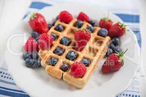 Belgische Waffeln mit frischen Beeren