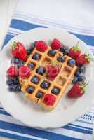 Belgische Waffeln mit frischen Beeren