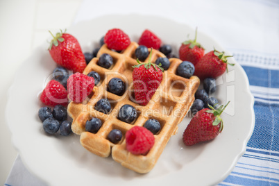 Belgische Waffeln mit frischen Beeren