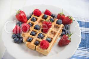 Belgische Waffeln mit frischen Beeren