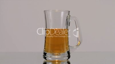 Beer Mug Pour, Full Shot