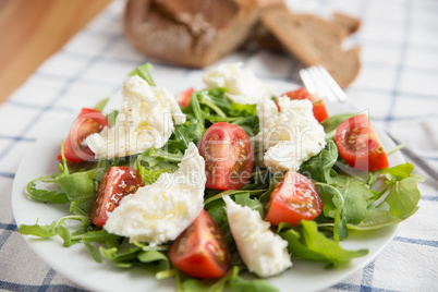 Salat mit Büffel Mozzarella