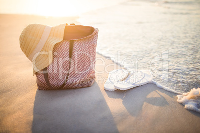 bag with sunhat and flip flop