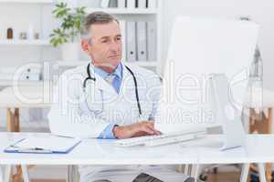 Concentrating doctor using computer