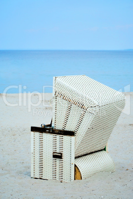 Single wicker beach chair