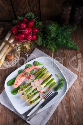 Asparagus with salmon