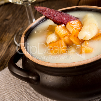 Asparagus Soup with Apple cubes