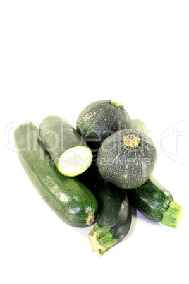 frische grüne gemischte Zucchini