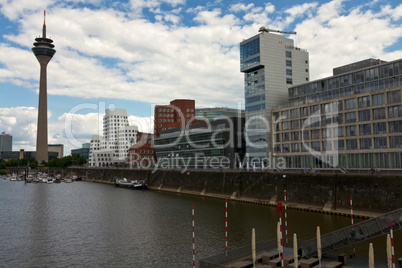 Medienhafen Düsseldorf, Gehry-Bauten