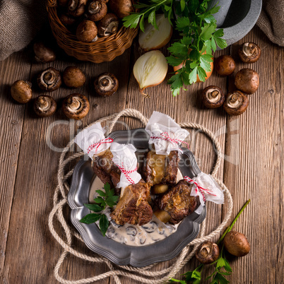 Grilled rinderrippchen with mushroom sauce