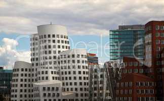 Medienhafen Düsseldorf, Gehry-Bauten