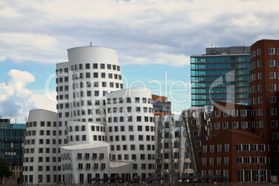 Medienhafen Düsseldorf, Gehry-Bauten