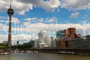 Medienhafen Düsseldorf, Gehry-Bauten