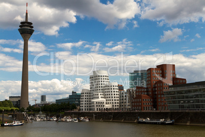 Medienhafen Düsseldorf, Gehry-Bauten