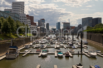 Medienhafen Düsseldorf, Gehry-Bauten