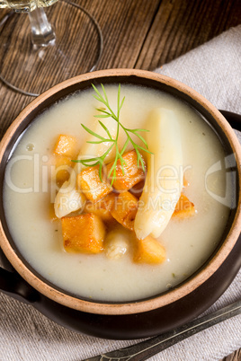 Asparagus Soup with Apple cubes