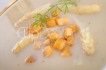 Asparagus Soup with Apple cubes