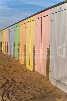 farbenfrohe Strandkabinen, Zeeland