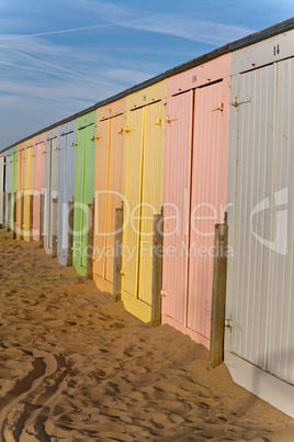 farbenfrohe Strandkabinen, Zeeland