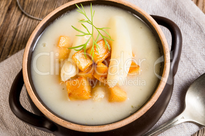 Asparagus Soup with Apple cubes