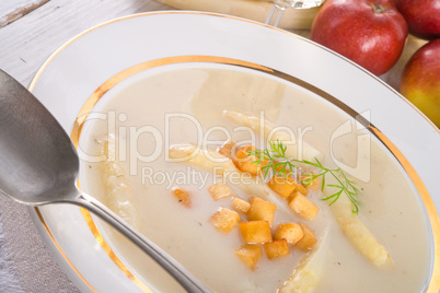 Asparagus Soup with Apple cubes