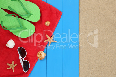 Strand Szene im Sommer und Urlaub in den Ferien mit Sand