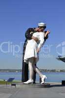 Statue of a sailor kissing a nurse picture