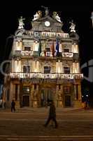 Pamplona's city hall at night