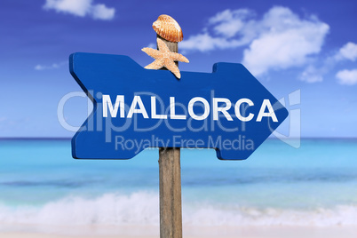 Palma de Mallorca mit Strand und Meer in den Ferien im Sommer
