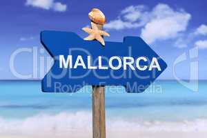 Palma de Mallorca mit Strand und Meer in den Ferien im Sommer