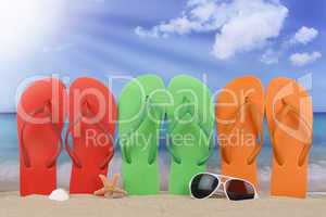 Strand Szene mit Flip Flops Sandalen im Sommer und Urlaub