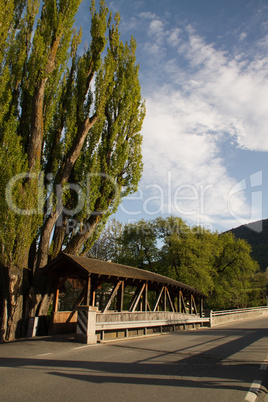 alte Holzbrücke im Vinschgau Südtirol