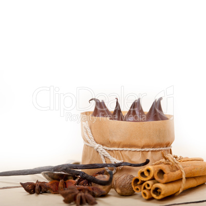 chocolate vanilla and spices cream cake dessert