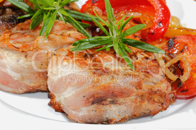 Gegrillte Schweinemedaillons,Champignons, Paprika, Tomaten