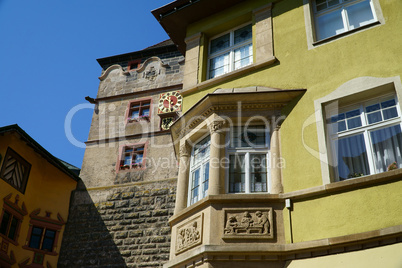 Blick auf einen Erker und das Schwarze Tor in Rottweil