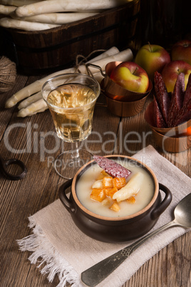 Asparagus Soup with Apple cubes