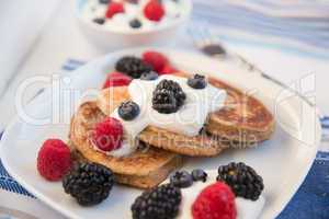 Pfannkuchen mit Beeren