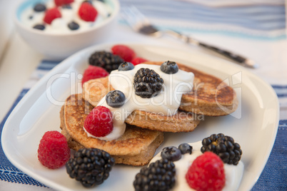 Pfannkuchen mit Beeren