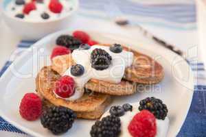 Pfannkuchen mit Beeren