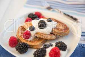 Pfannkuchen mit Beeren