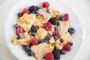 Kaiserschmarrn mit Beeren