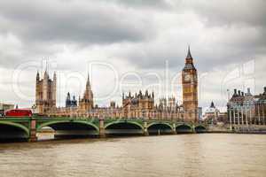 Overview of London with the Elizabeth Tower