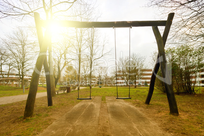 Schaukel auf einsamen Spielplatz