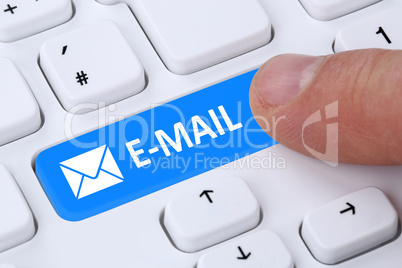 E-Mail Nachricht Message senden Button drücken auf Computer Tas
