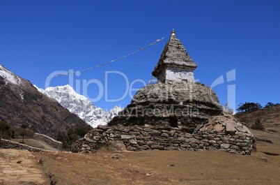 Old stupa on the way from Namche Bazar to Kunde,