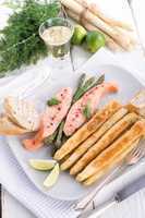 Roasted asparagus with salmon fillet