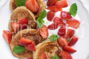 Belgische Waffeln mit frischen Beeren