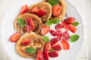 Belgische Waffeln mit frischen Beeren